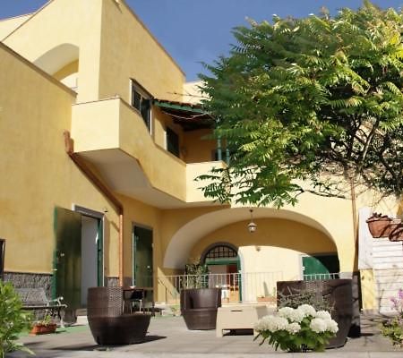 Отель Casa Del Sorriso Неаполь Экстерьер фото